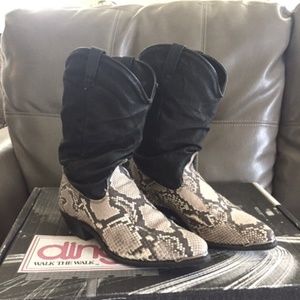 DINGO Women's Western Snakeskin Cowboy Boots